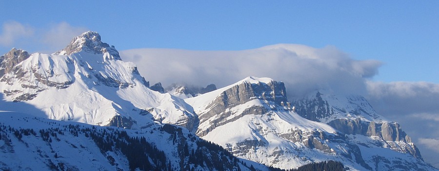 #4 Avant la descente en forêt : La Pointe Percée, Les Quatres Têtes et la Pointe d Avant la descente en forêt : La Pointe Percée, Les Quatres Têtes et la Pointe d'Areu.