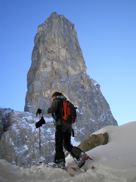 #3 Brêche Portetta : A la recherche du couloir de descente sous d Brêche Portetta : A la recherche du couloir de descente sous d'écrasantes tours rocheuses.