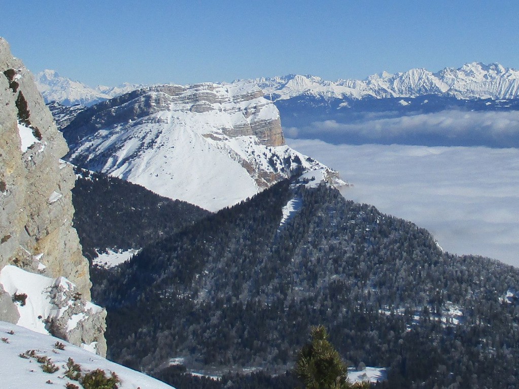 Dent de Crolles au fond à gauche Sa Majesté le Mont Blanc