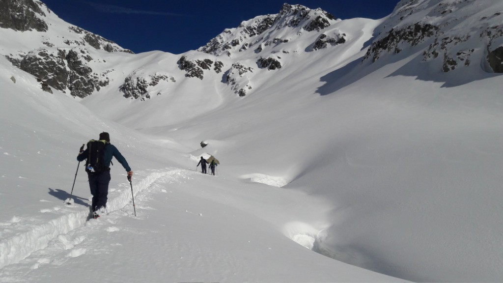 #3 Haut du premier ressaut. nos suiveurs nous rejoignent et entament une partie du travail... Haut du premier ressaut. nos suiveurs nous rejoignent et entament une partie du travail...