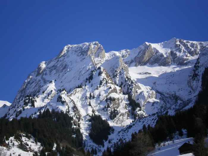 #5 Chauchefoin : Sommet de l Chauchefoin : Sommet de l'Etale vu non loin du parking.