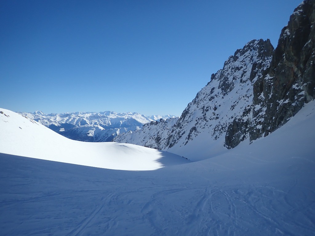 Vue au nord depuis le haut du glacier du Puy Gris 