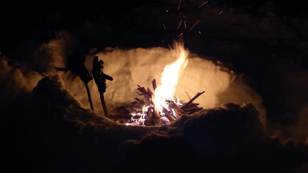 #14 Le feu crépite. Le feu crépite.