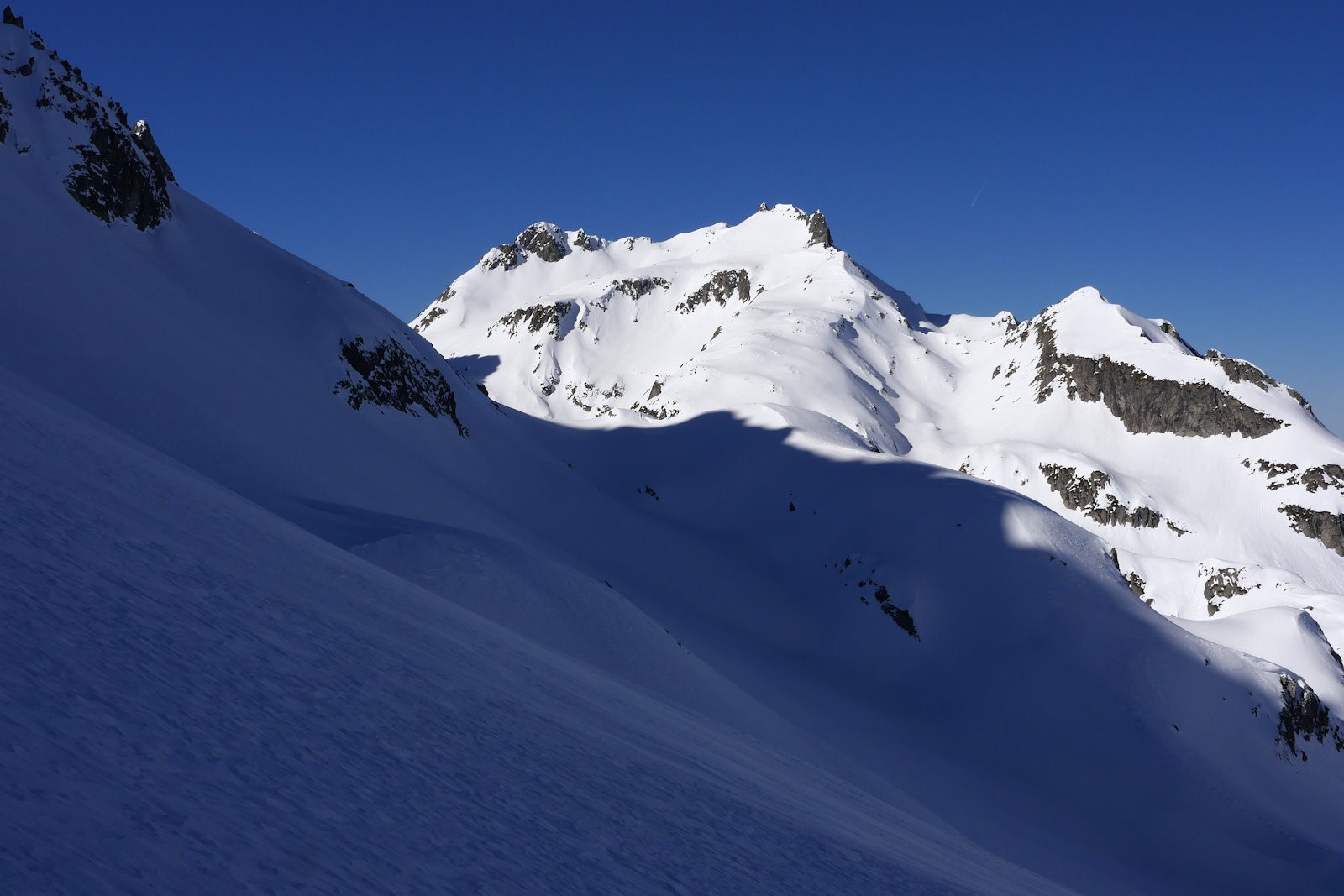 #13 Le Grand Charnier un instant envisagé bénéficie du soleil. Le Grand Charnier un instant envisagé bénéficie du soleil.