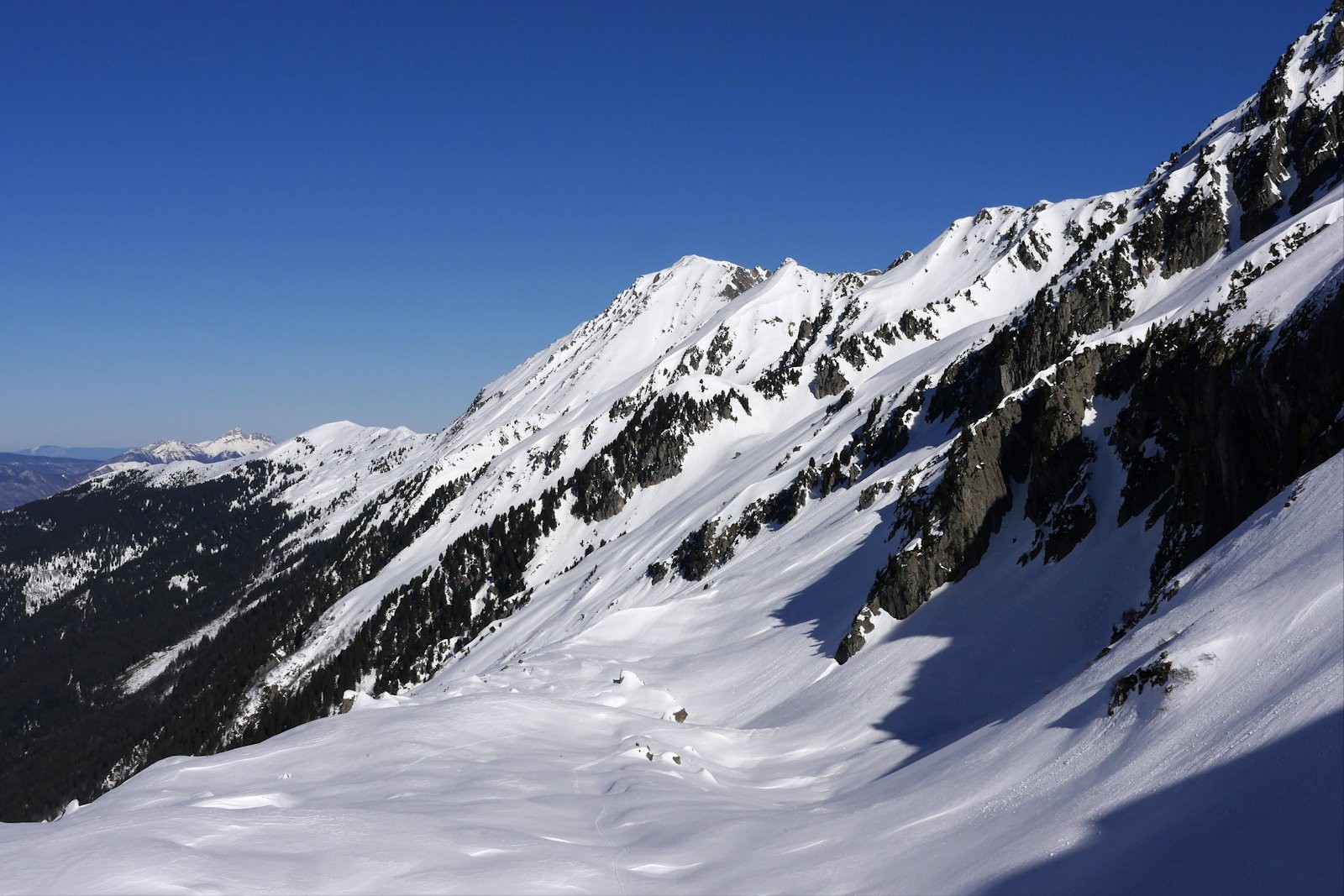 #8 Les Grands Moulins face sud-ouest depuis le Plan des Férices. Les Grands Moulins face sud-ouest depuis le Plan des Férices.
