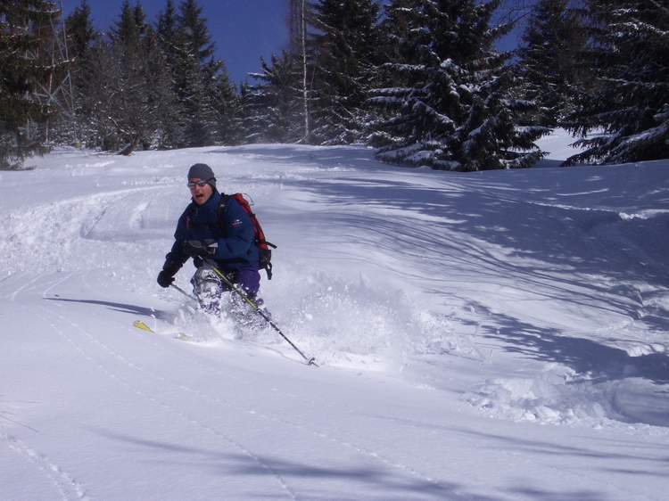 #2 De la bonne poudre! : Les hors-pistes d De la bonne poudre! : Les hors-pistes d'Auris sont une mine pour s'éclater dans la poudre.