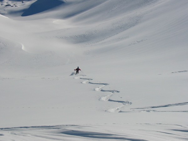 Sous la montagne d'Arvillard : Gavage complet pour Romu dans cette poudre en direction du couloir nord des Grands Moulins