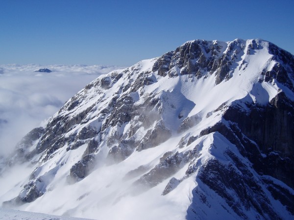 #6 Face sud du Pécloz : La face sud du Pécloz du sommet du mont d Face sud du Pécloz : La face sud du Pécloz du sommet du mont d'Armenaz avec les brumes qui montent et qui redescendent