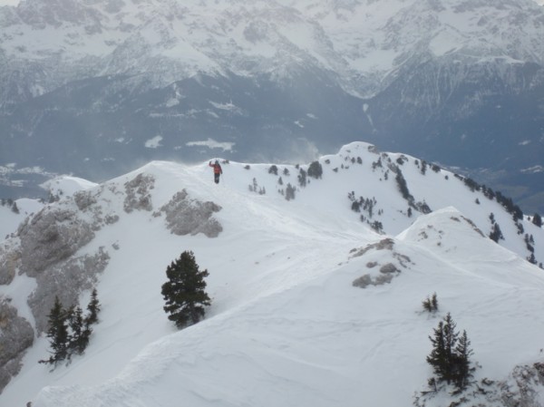 #2 Vent sur les crêtes : Ca souffle fort sur les crêtes: avec la prise au vent des skis, le déséquilibre n Vent sur les crêtes : Ca souffle fort sur les crêtes: avec la prise au vent des skis, le déséquilibre n'est pas loin.