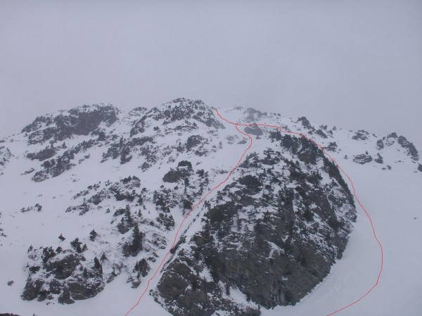 #10 face NE du grand Eulier : deux itinéraires possibles de descente que j face NE du grand Eulier : deux itinéraires possibles de descente que j'ai repéré aujourd'hui du bas et que j'irai tester un de ces jours...