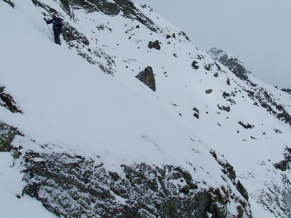 #4 Couloir NE Cornes de Loriaz : La petite traverssée expo, mais qui passe tout compte fait pas si mal à skis . Couloir NE Cornes de Loriaz : La petite traverssée expo, mais qui passe tout compte fait pas si mal à skis .