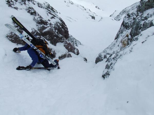 #5 Couloir NE Cornes de la Loriaz : Le petit Goulet, desescalade sur 10/15m .Tendu sans corde ... Couloir NE Cornes de la Loriaz : Le petit Goulet, desescalade sur 10/15m .Tendu sans corde ...