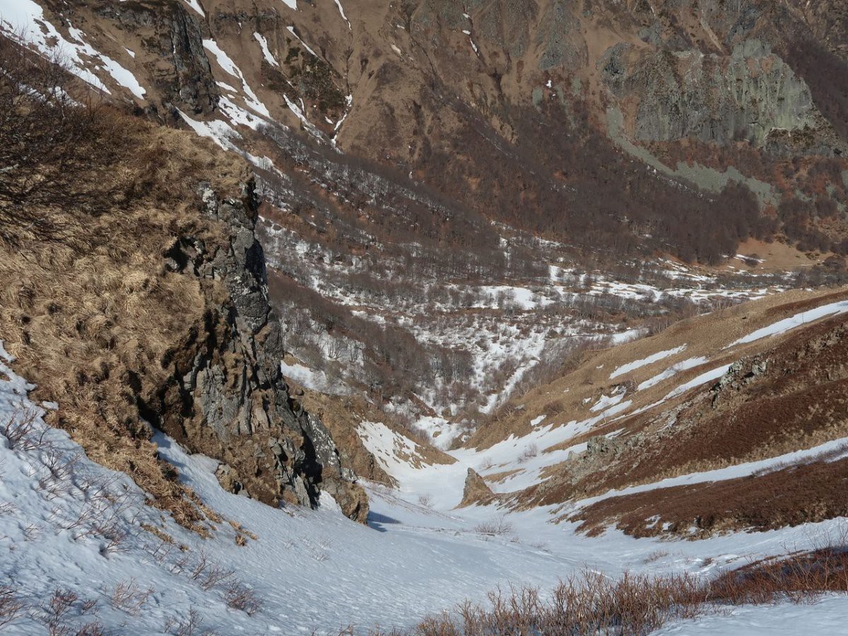 #7 Remontée vers la Perdrix dans un couloir plein nord Remontée vers la Perdrix dans un couloir plein nord