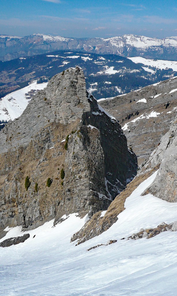 #11 A la croisée des chemins (à droite la brèche du Coillu) A la croisée des chemins (à droite la brèche du Coillu)