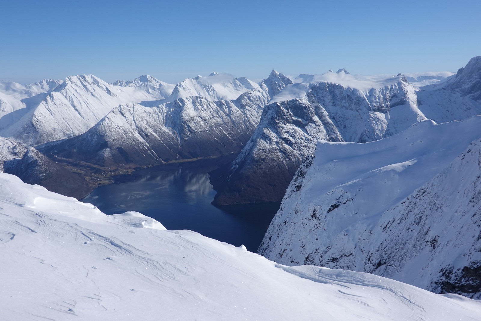 #29 Vue le Hjorundfjorden Vue le Hjorundfjorden