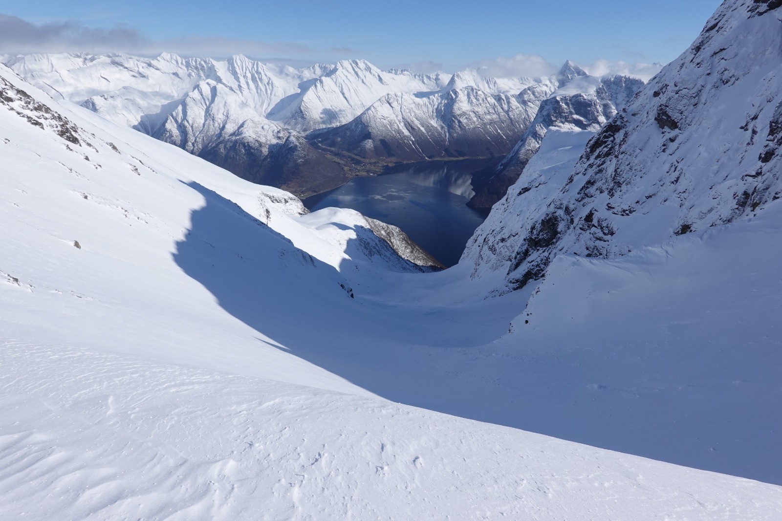 #33 Vue globale de la descente du Litle Skaradalen Vue globale de la descente du Litle Skaradalen