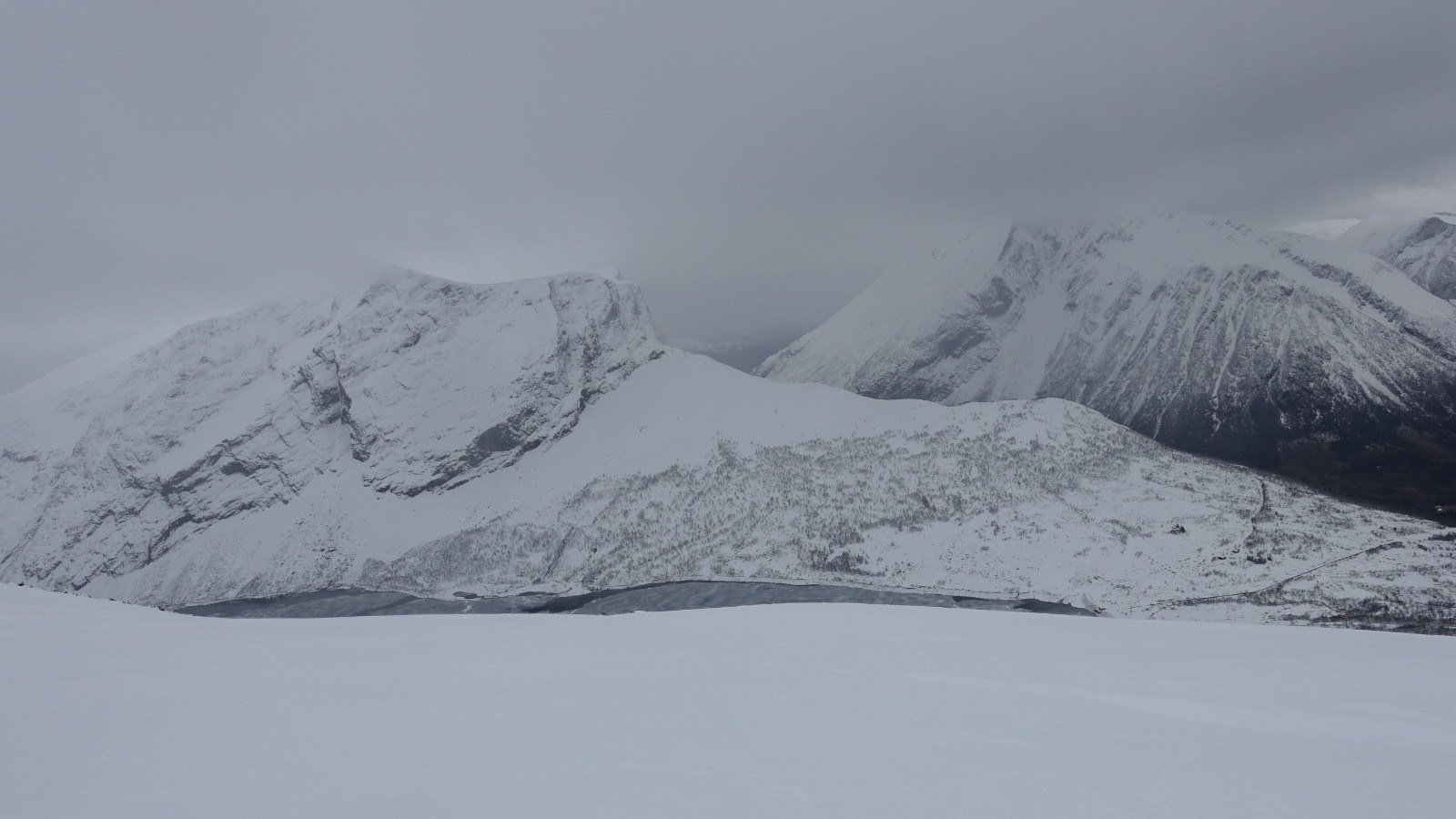 #90 Panorama vers le lac de Kvanndalsvatnet Panorama vers le lac de Kvanndalsvatnet