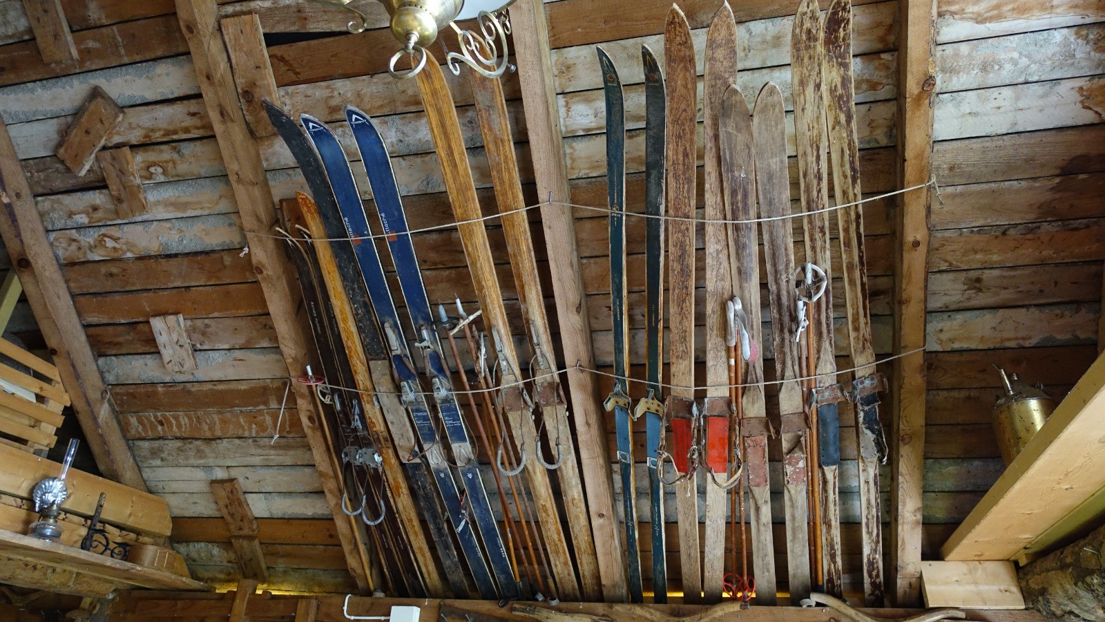 #58 Des vieux skis Des vieux skis