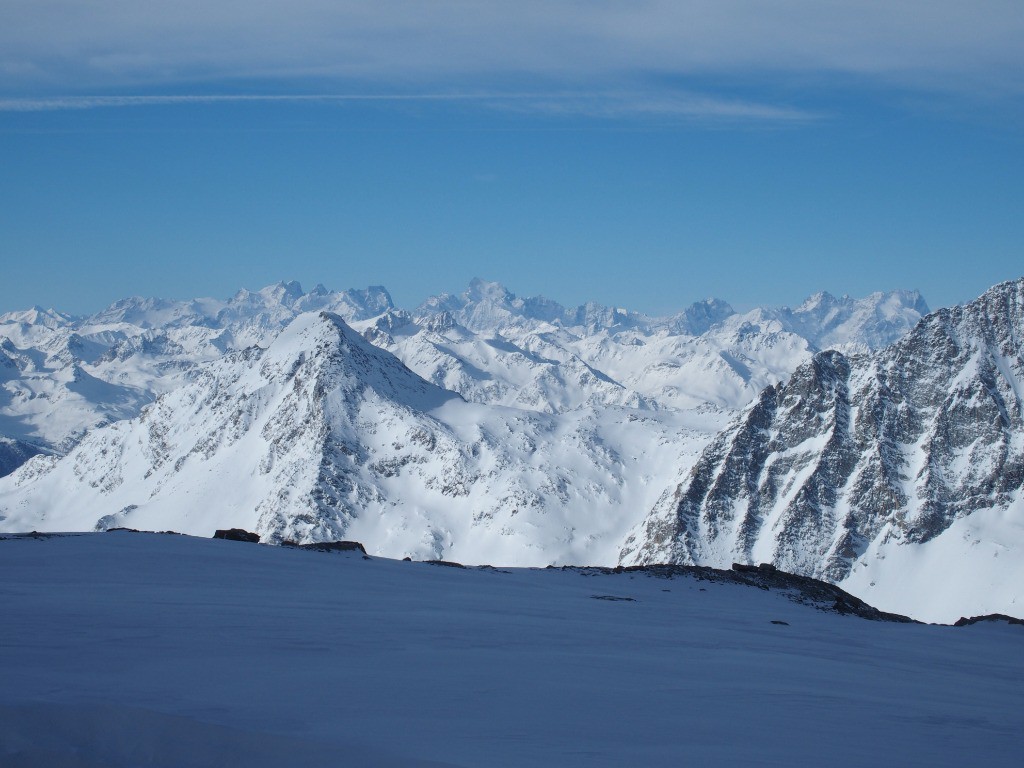 Les Ecrins en ligne d'horizon du navire Breton