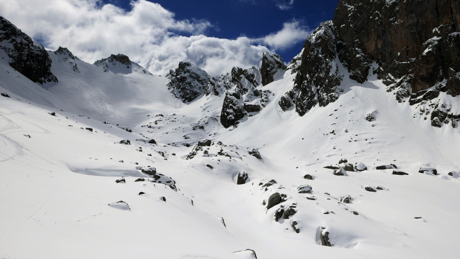 La Grande Manche et le col à gauche.