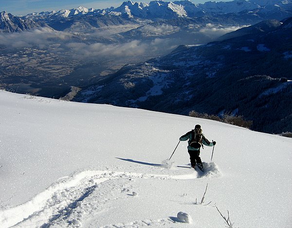 #3 descente sur le versant est : bien belle neige... et encore vierge ce matin descente sur le versant est : bien belle neige... et encore vierge ce matin