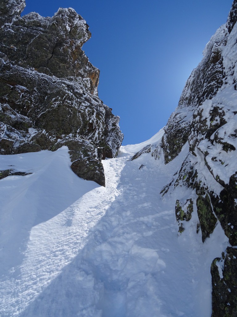 Les 10 premières mètres de la brèche de la Mormttane à en neige dure.