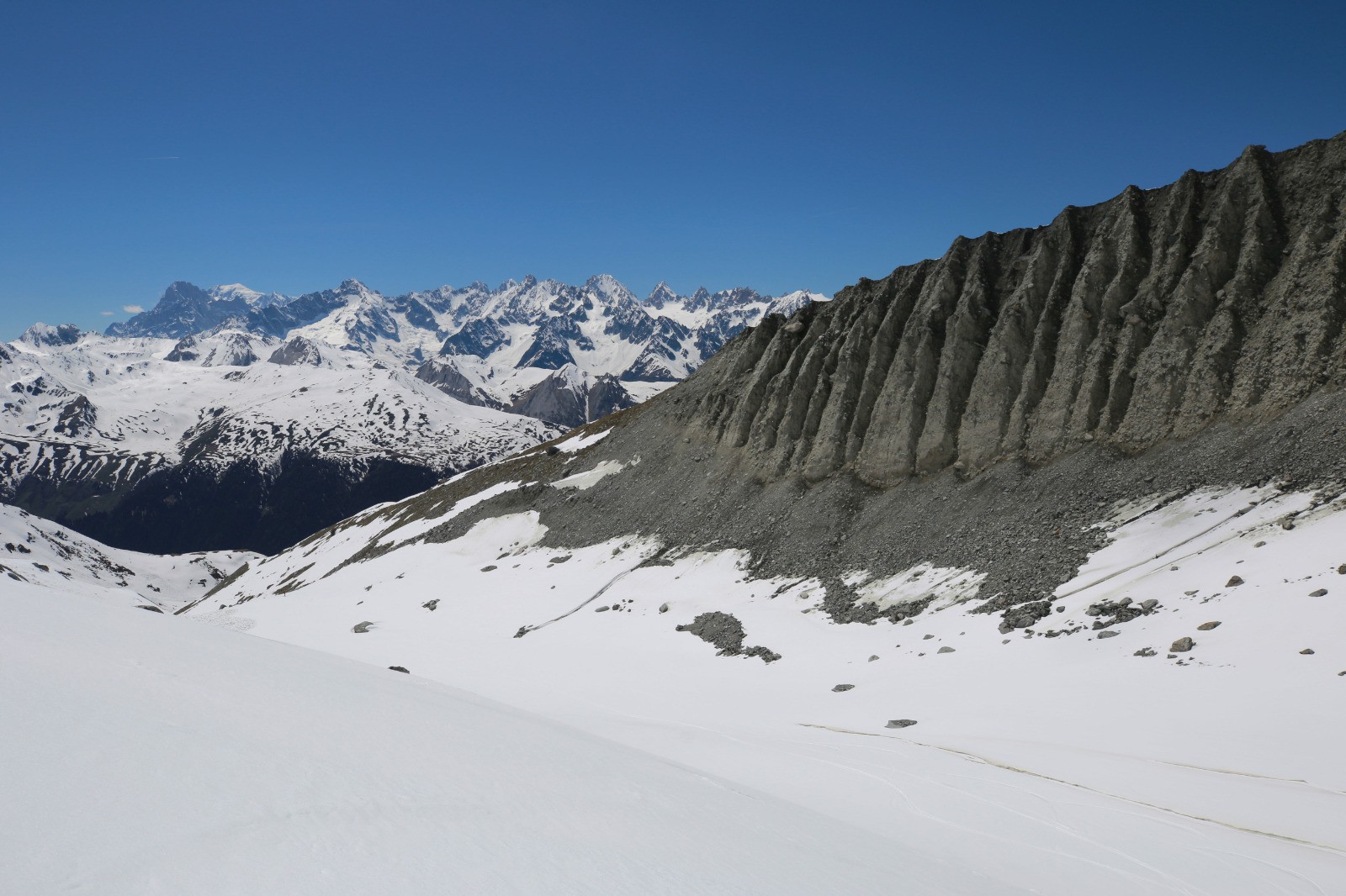 #57 Une moraine de pénitents Une moraine de pénitents