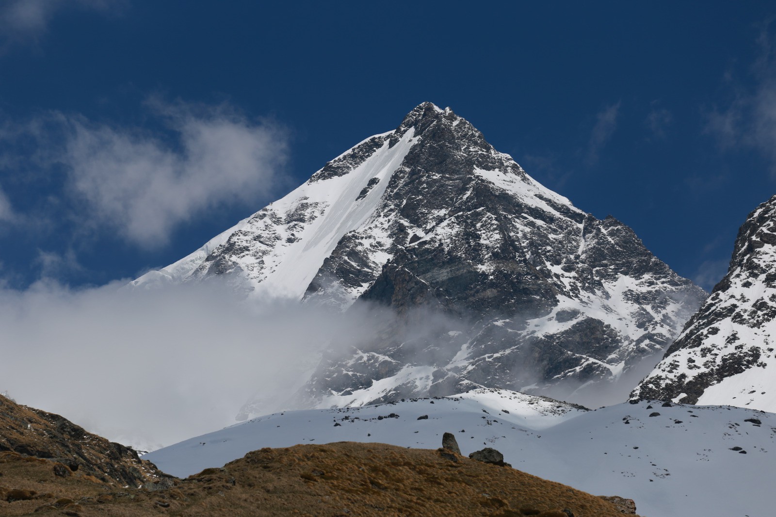 #2 La Face NW du Combin de Valsorey est encore en glace La Face NW du Combin de Valsorey est encore en glace