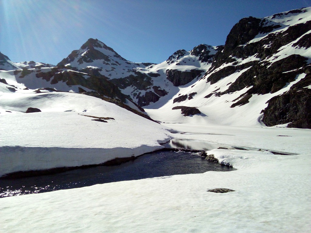 Lac du Doménon et pic homonyme 