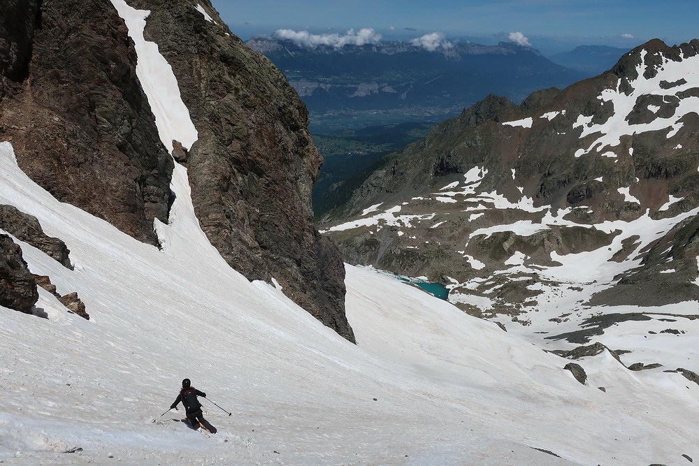 Ski grand large dans les grandes pentes médianes...