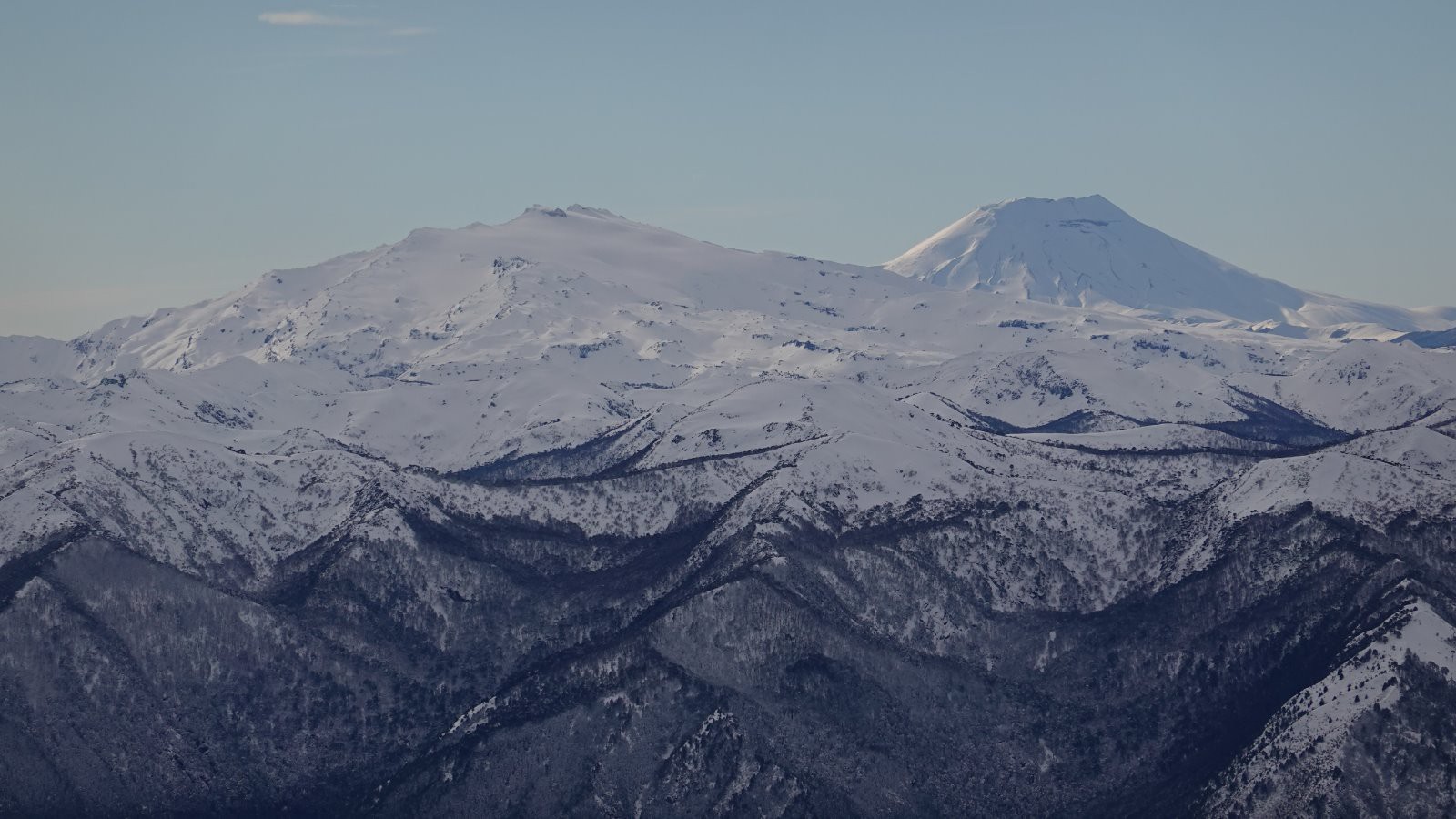 Sierra Nevada et volcan Lonquimay pris au téléobjectif