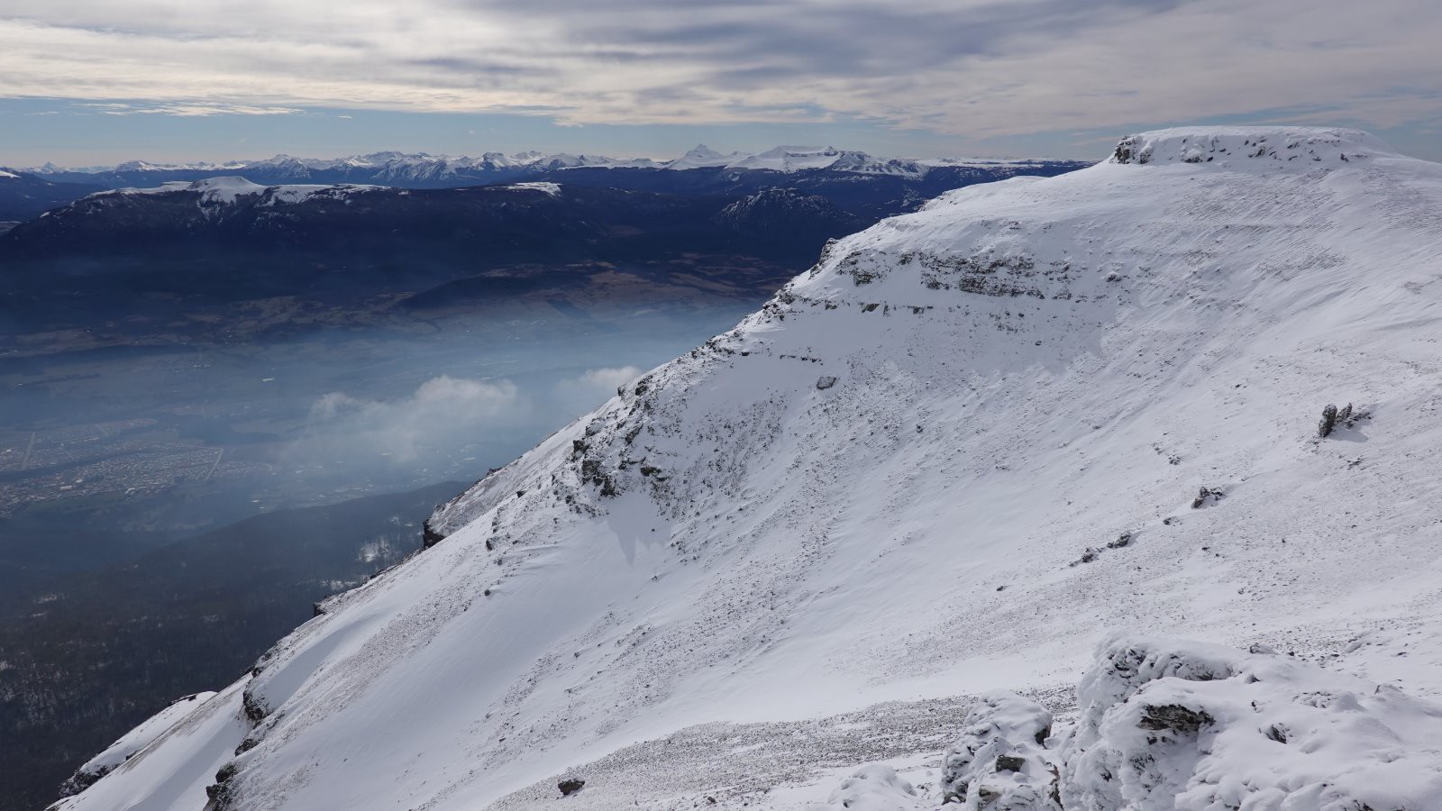 L'un des 3 sommets skié avec Coyhaique en contrebas