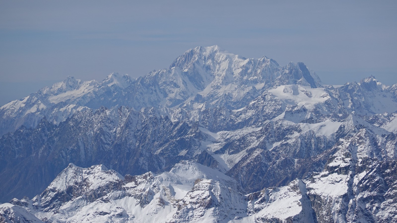 #29 Le Mont Blanc au téléobjectif Le Mont Blanc au téléobjectif