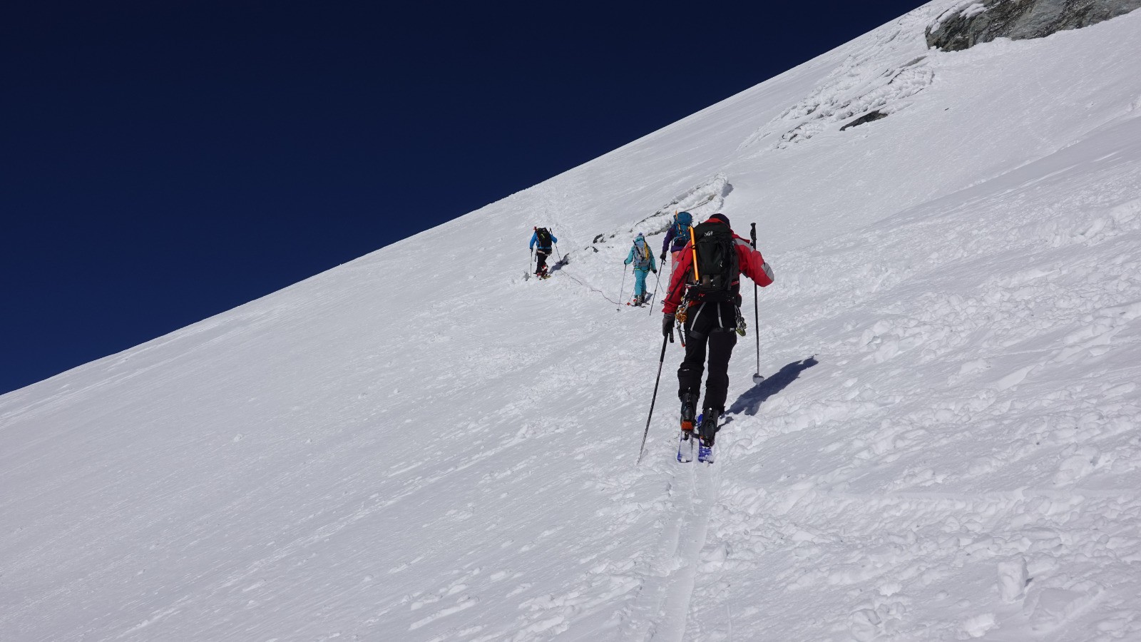 #5 Au passage de la crevasse barrant la face Au passage de la crevasse barrant la face