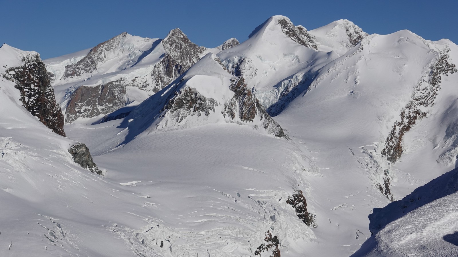 #19 Les pointes du Mont Rose Les pointes du Mont Rose
