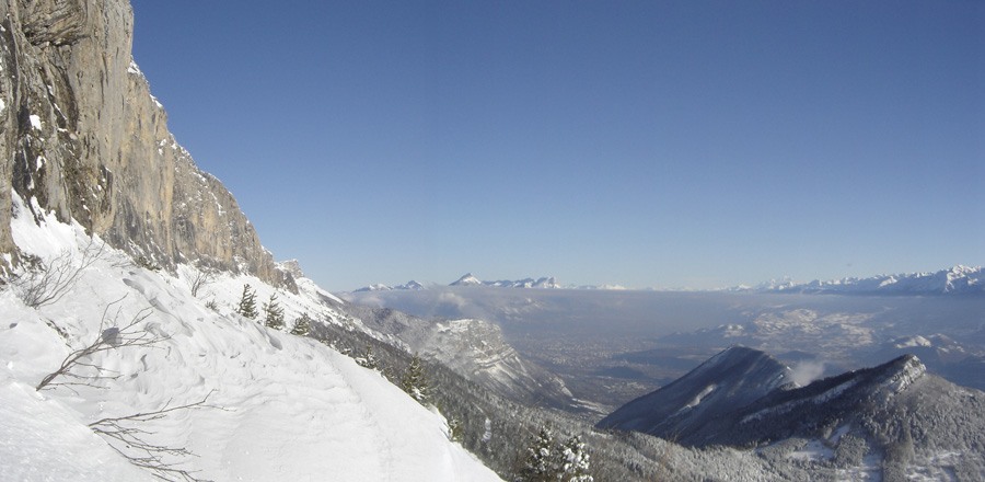 #2 barrière Est : la brume matinale levée, le soleil commence à chauffer barrière Est : la brume matinale levée, le soleil commence à chauffer