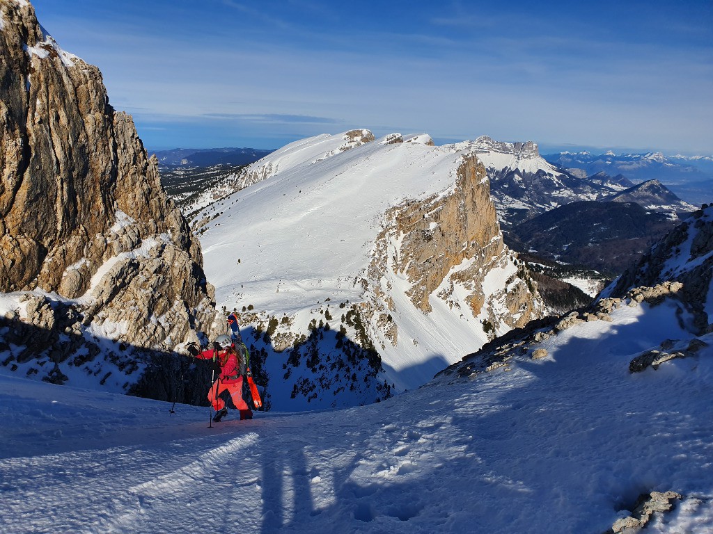 Fin des crampons, on remet les skis