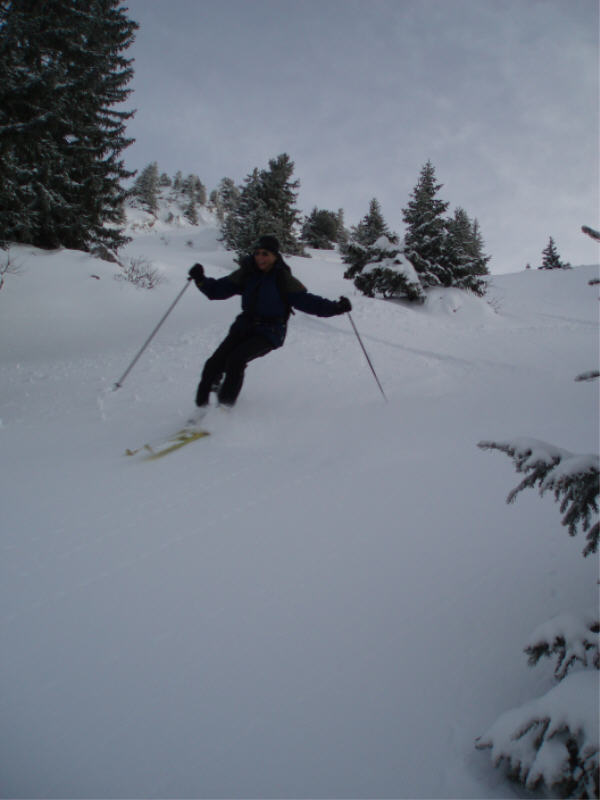 Gd som : Gavage dans une neige fraiche et facile à skier...