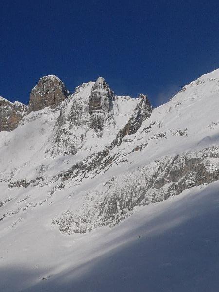 #2 Couloir Sud des nants : le couloir apparement assez enneigé ... Couloir Sud des nants : le couloir apparement assez enneigé ...