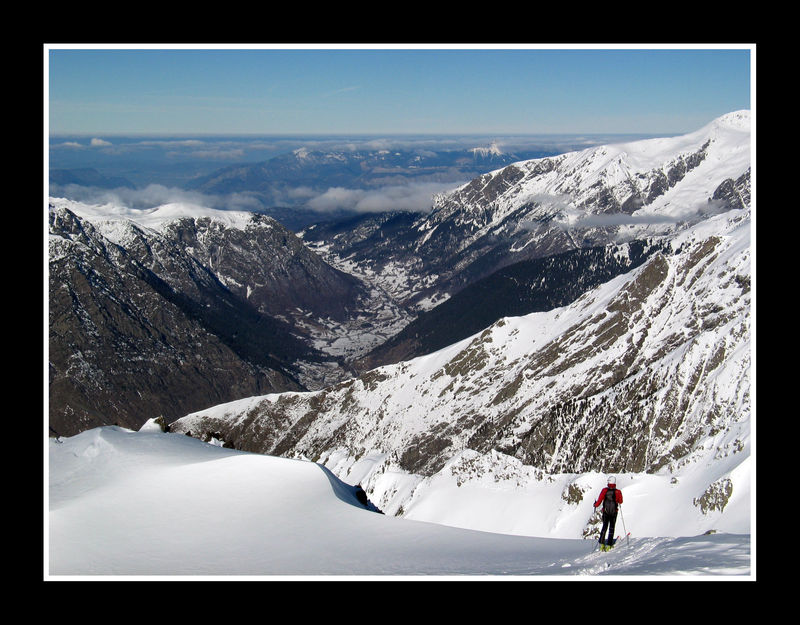 Yvon contemple : contemplation vers le Rif Bruyant, La Malsanne, le Taillefer et le massif du Grand Serre