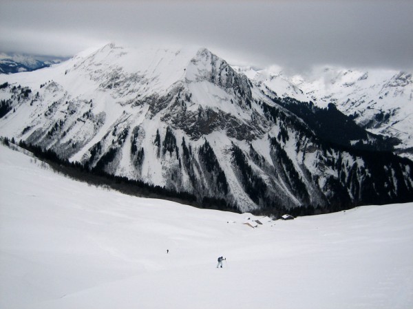 #1 Méry : On monte sous les nuages sous la Tête du Chateau. Méry : On monte sous les nuages sous la Tête du Chateau.