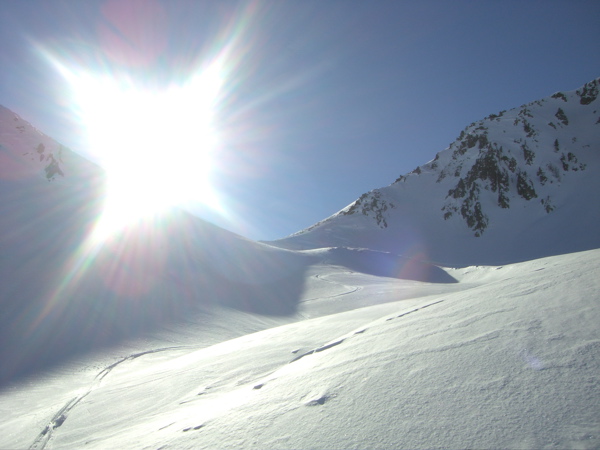 Sous le Col de la Valette : Le Soleil de fin journée finit de réchauffer le manteau