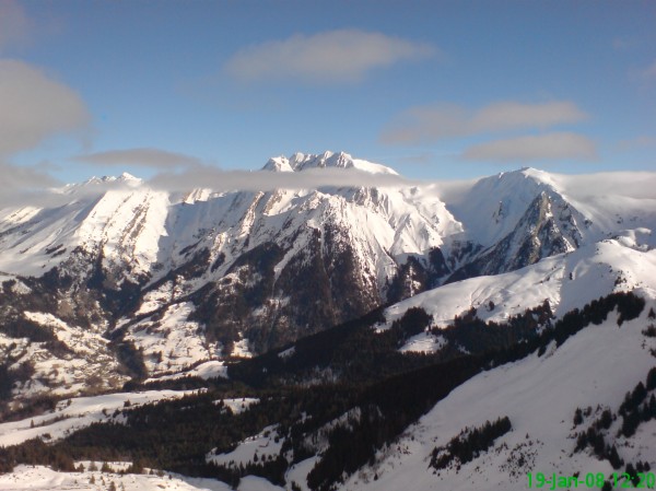 #4 Vue sur l Vue sur l'étale depuis sommet : Vue sur l'étale depuis le sommet de Sulens. Le soleil chasse enfin les nuages.