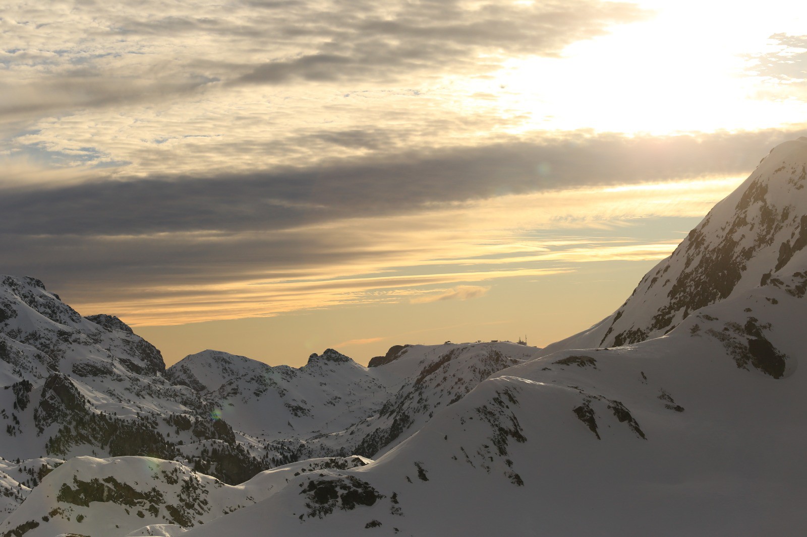 Une vue non conventielle sur la Croix de Chamrousse