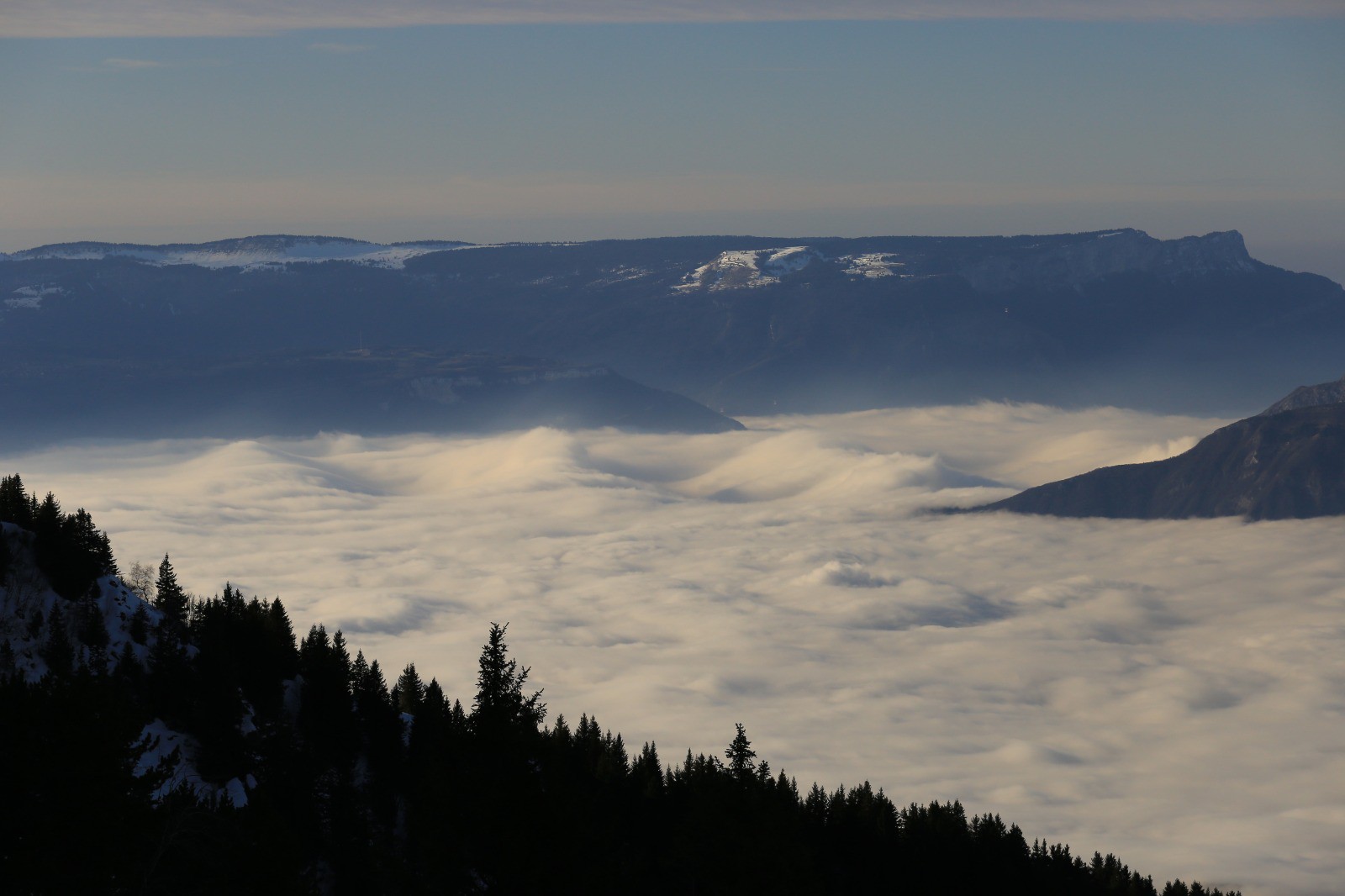 Tsunamis sur mer de nuages, incroyables!