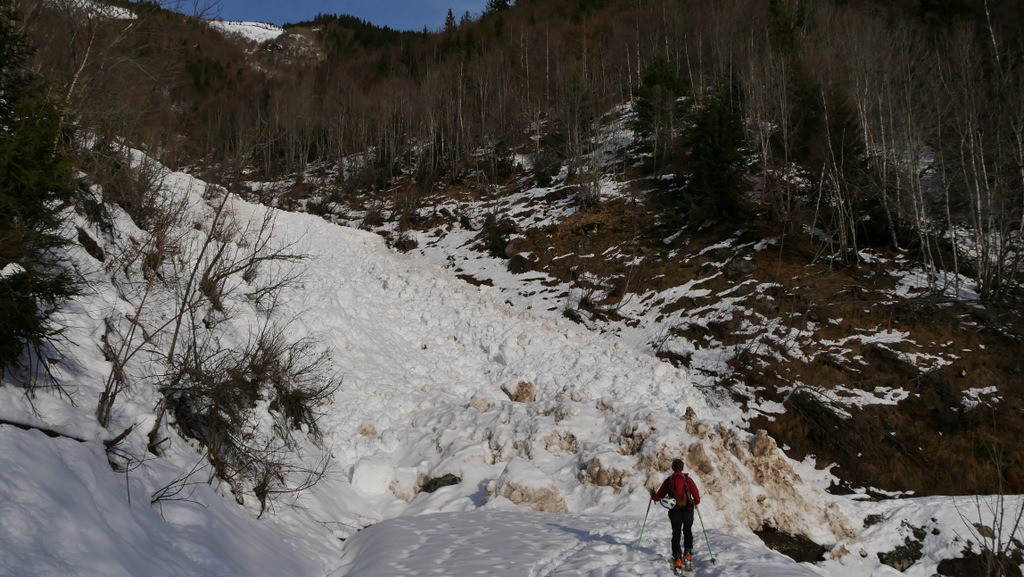 belle coulée sur la route, on comprend pourquoi elle est fermée l'hiver