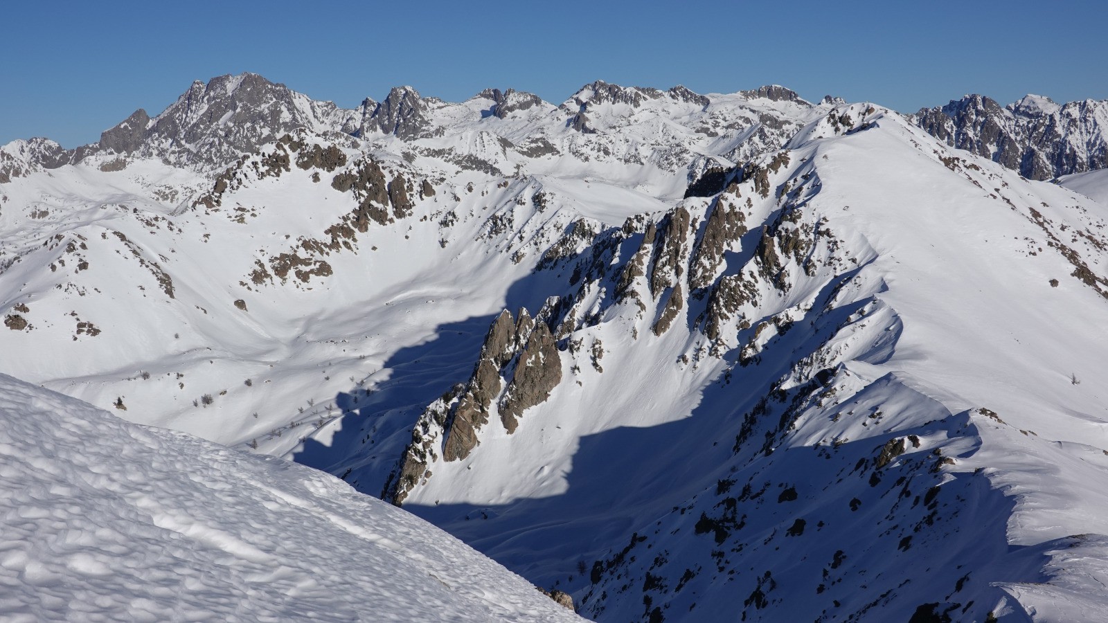 Panorama sur les 3000 m italiens et le Cime du Belletz au premier plan