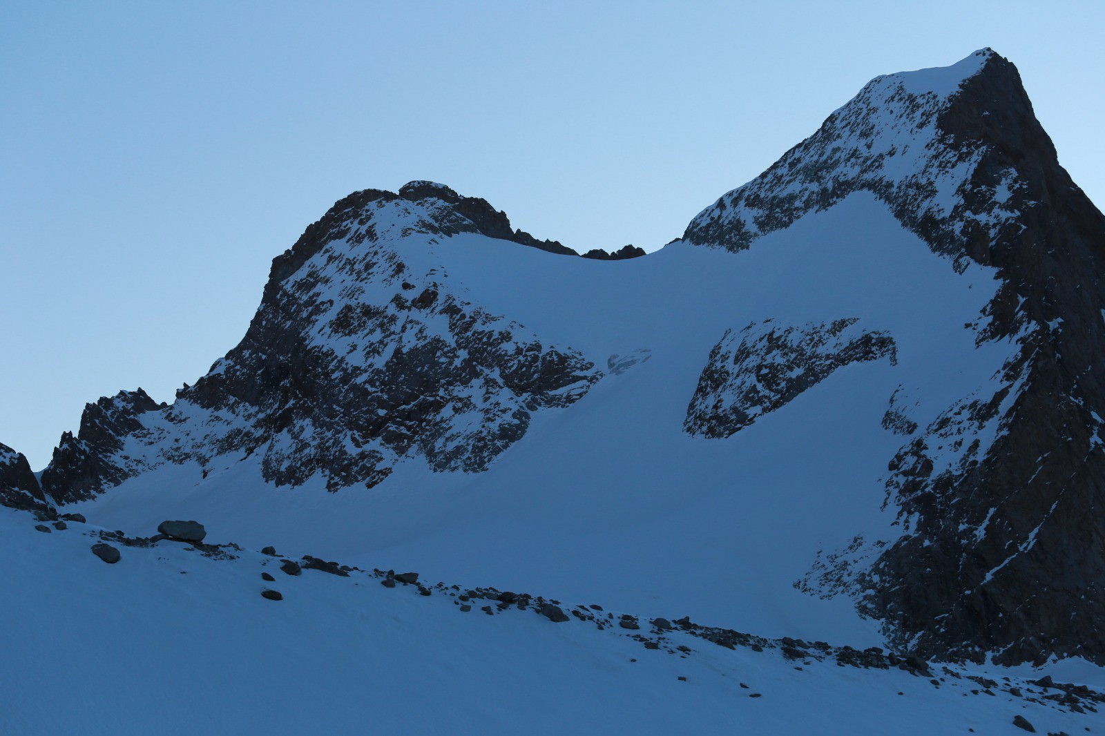 #12 Vue depuis la montée sur la descente du Col du Replat Vue depuis la montée sur la descente du Col du Replat