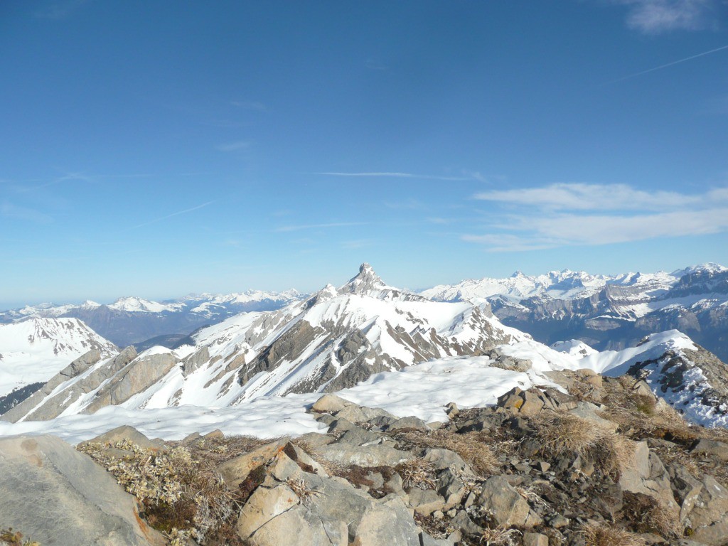 La pointe percée, vue du sommet de Tête Pelouse.
