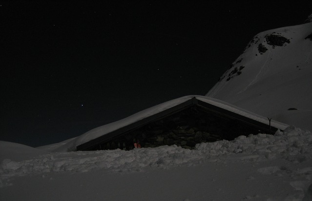 La cabane du Merlet : La sympathique cabane du Merlet, sous les étoiles